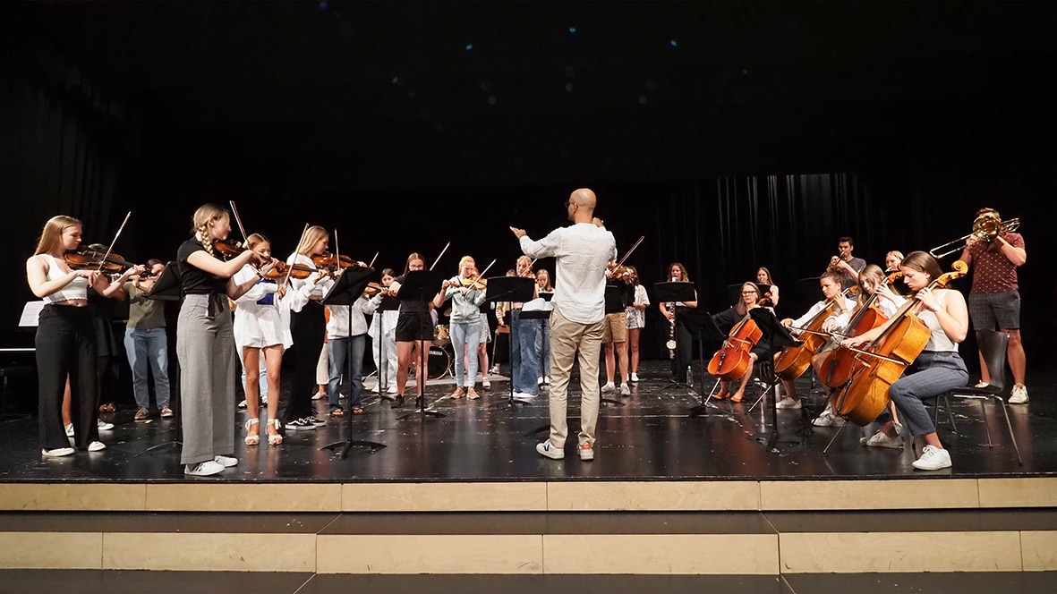 Zur Eröffnung spielt das Orchester "Havanna"